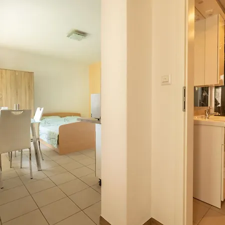 Apartmaji Loretica Апартаменты *